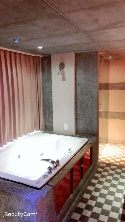 Jungle City Motel Ťia-i Exteriér fotografie